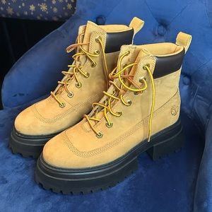 WOMEN’S TIMBERLAND SKY 6INCH HONEY/BLACK SIZE 7.5